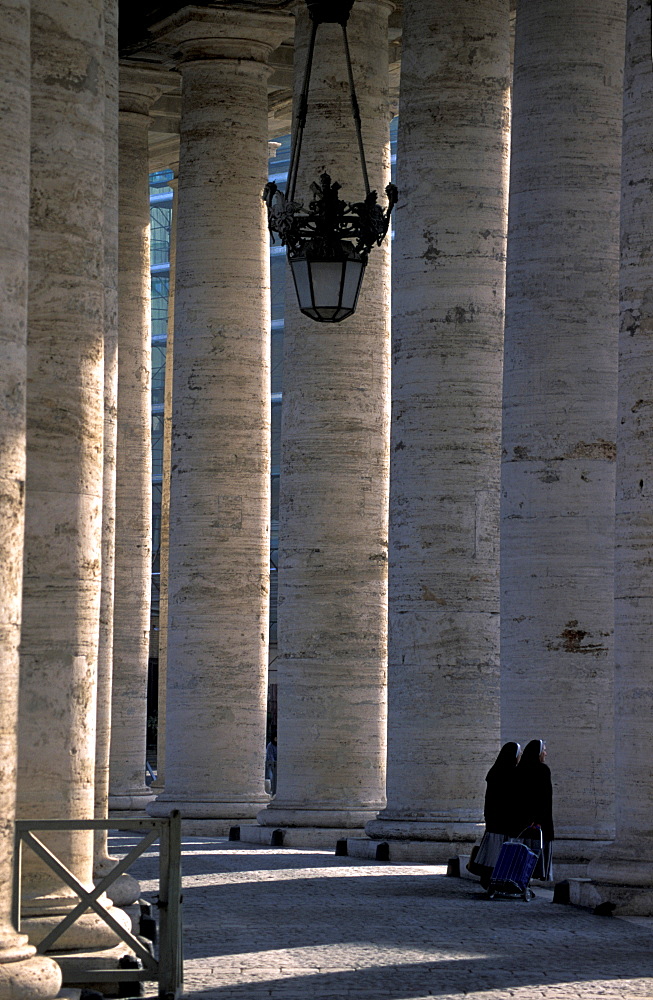 Italy, Rome, Vatican, St. Peterõs Square, Bernini Colonnade