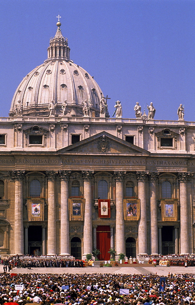 Italy, Rome, Vatican, St. Peterõs Square, Sunday Blessing By The Pope