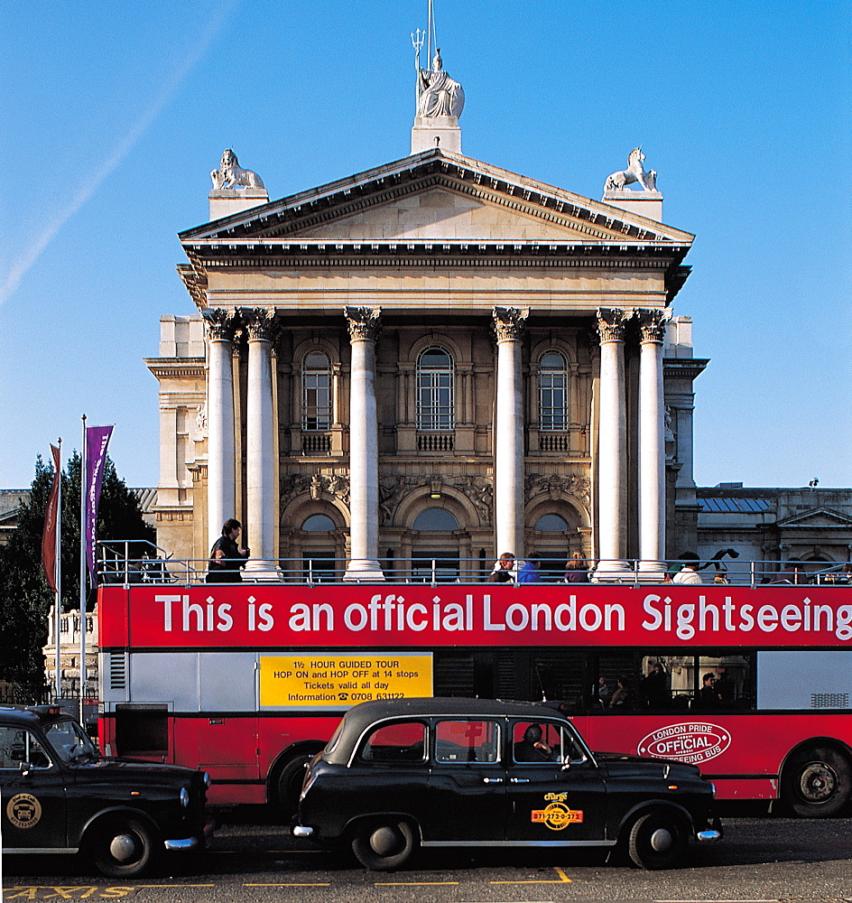 UK, London, Traffic At Tate Gallery