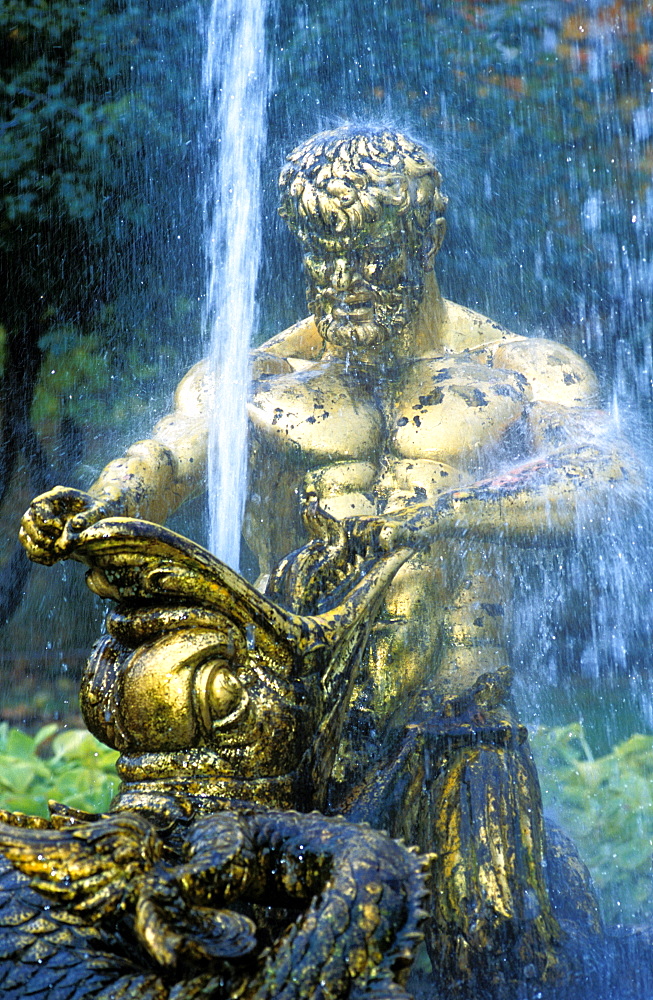 Russia, Saint Petersburg, Peterhof (Petrovorets) Castle And Park Waterworks And Statue Of Hercules 