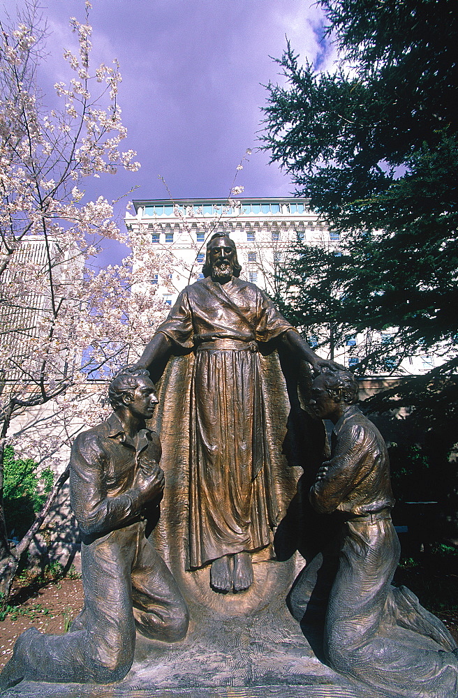 Usa, Utah, Salt Lake City, The Mormon Temple Park At Spring, Statue Of Prophet Joseph Smith Blessing Believers