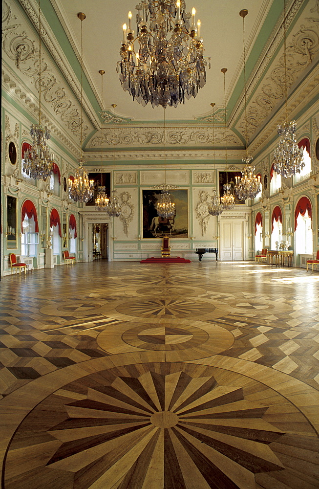 Russia, St-Petersburg, Pedrovorets, Peterhof Palace, The Throne Room