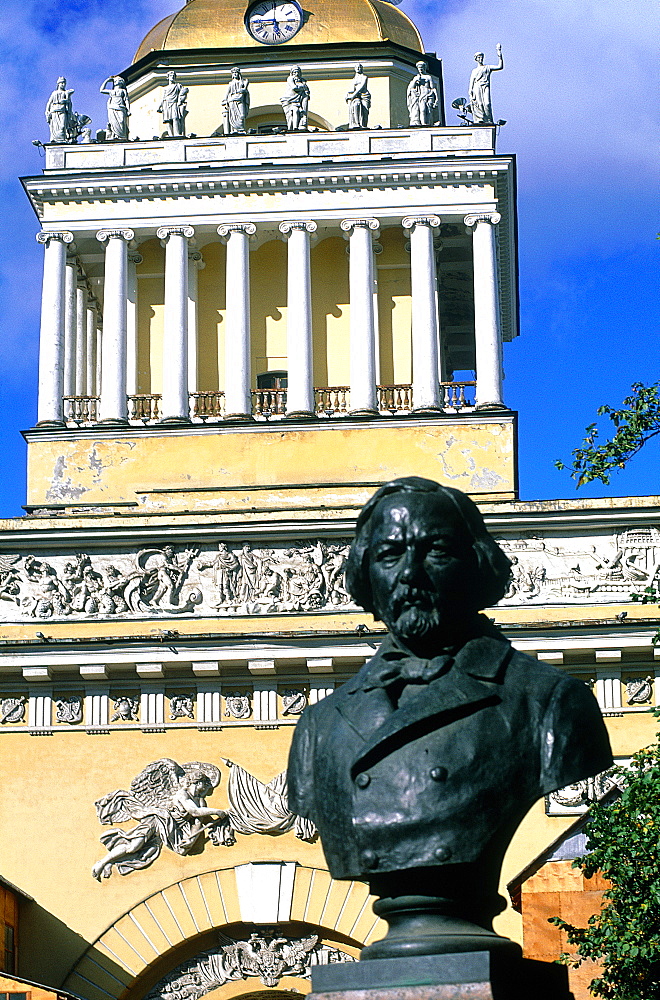 Russia, St-Petersburg, Admiralty To Wer, Bust Of Writer Pushkin At Fore