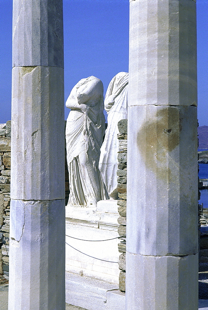 Greece, At Hens, Acropolis, The Parthenon Temple Bulit By Phidias, Columns At Fore, Statues In Side The Temple