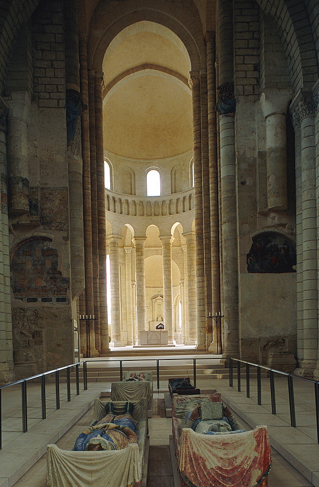 France, Val-De-Loire, Maine-Et-Loire, Fontevraud Abbey, In Side The Basilica, The King Henry Ii Of Britain And Queen Eleanor Of Aquitaine Graves In The Nave