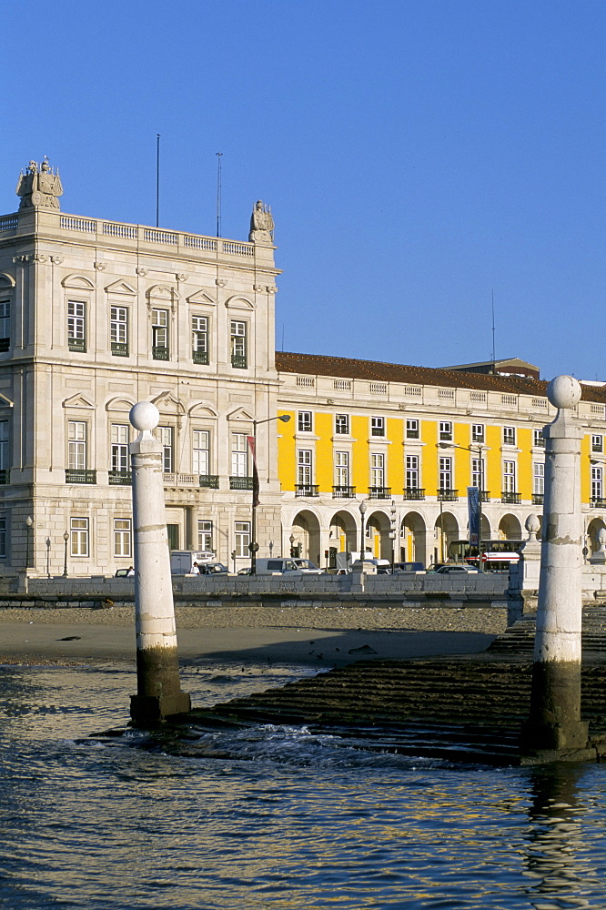 River Tagus by Praga de Comercio, Lisbon, Portugal, Europe