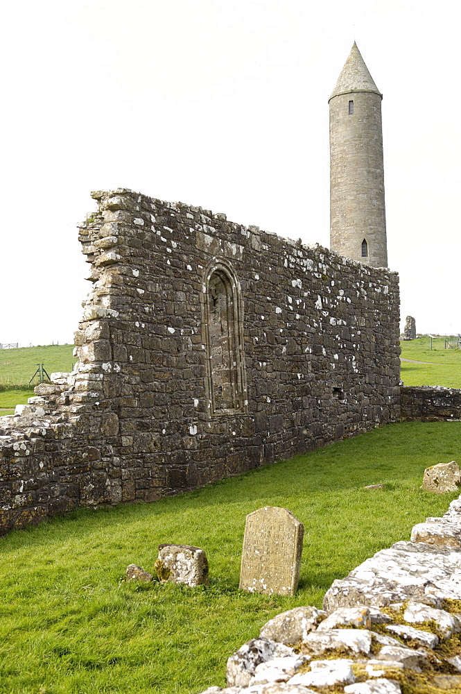 The Round Tower, 27m tall, used as belfry to call monks to prayer and to summon travellers at Devenish, a monastic settlement with a history from the 6th to the 16th century, Devenish Island, Lough (lake) Erne, Enniskillen, County Fermanagh, Ulster, Northern Ireland, United Kingdom, Europe