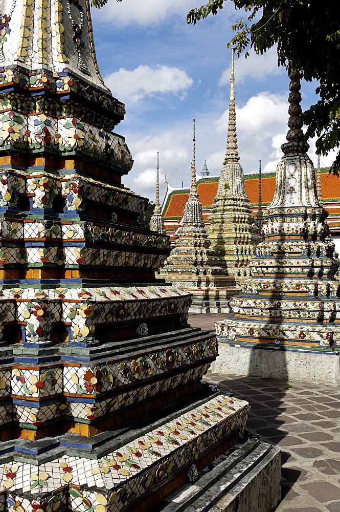 Wat Phra Chetuphon (Wat Pho) (Wat Po), founded in the 17th century, the oldest temple in the city, Bangkok, Thailand, Southeast Asia, Asia