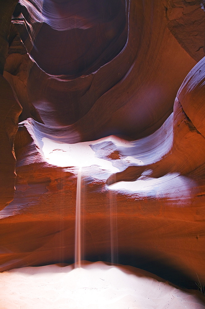 Tse Bighanilini Slot Canyon (Upper Antelope Canyon), carved sandstone formations, Antelope Canyon, Arizona, United States of America, North America