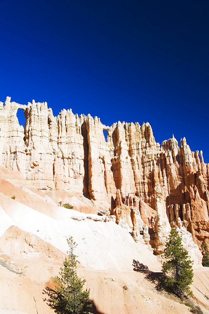 Colourful pinnacles and hoodoos on the Peekaboo Trail in Bryce Canyon National Park, Utah, United States of America, North America