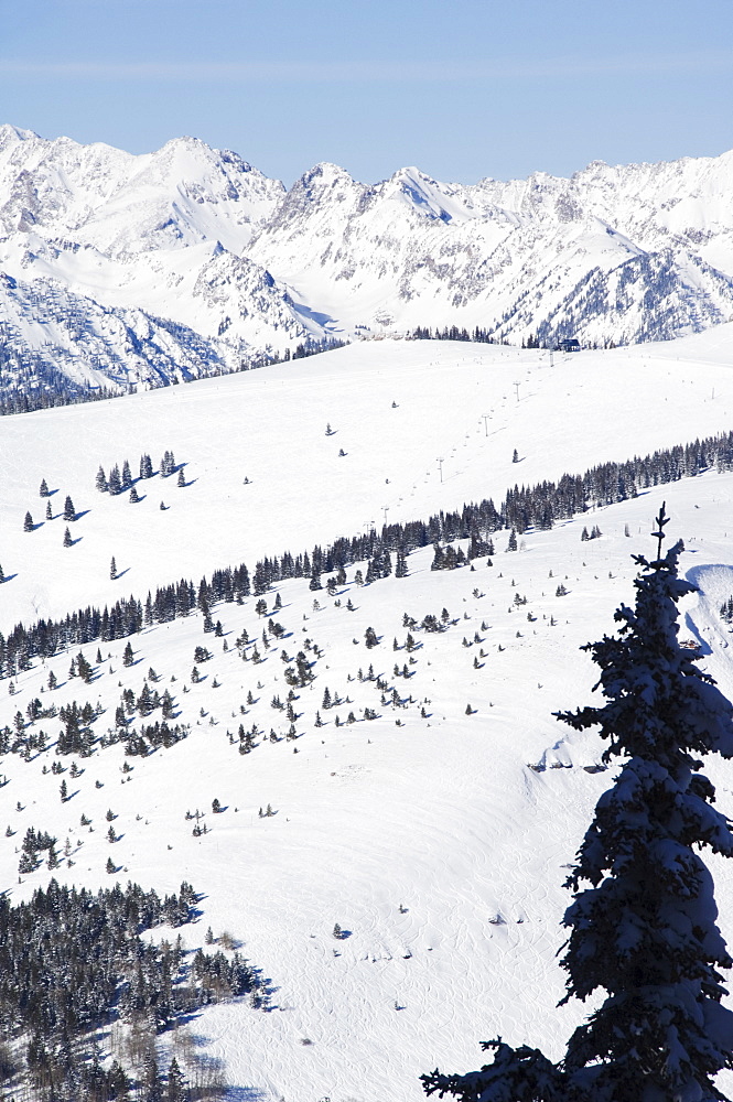 Vail Ski Resort and the Gore Mountains, Vail, Colorado, United States of America, North America