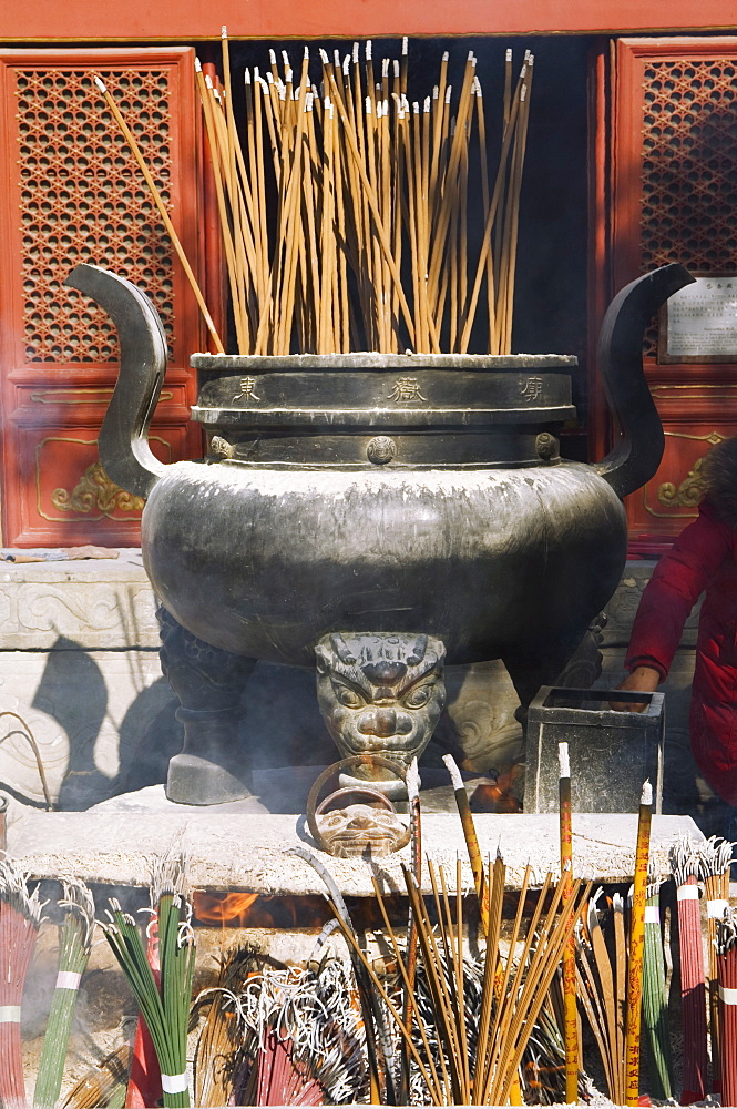 Incense burning at Taoist Donyue temple, Chaoyang district, Beijing, China, Asia