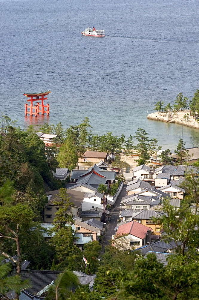 Torii Shrine Gate in the sea, UNESCO World Heritage, Miyajima Island, Hiroshima prefecture, Honshu, Japan, Asia