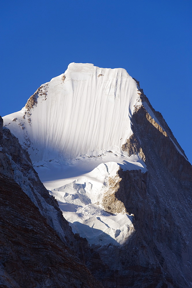 Lingtren, 6697m, Solu Khumbu Everest Region, Sagarmatha National Park, Himalayas, Nepal, Asia