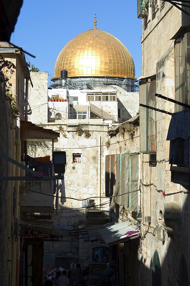 Dome of the Rock, Haram ash-Sharif (Temple Mount), back alley of Old Walled City, Jerusalem, Israel, Middle East