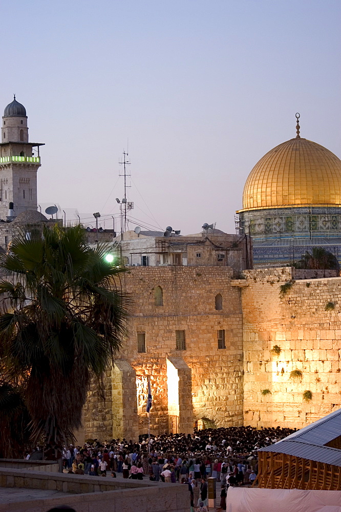 Western (Wailing) Wall, Dome of the Rock, Haram ash-Sharif (Temple Mount), Old Walled City, UNESCO World Heritage Site, Jerusalem, Israel, Middle East