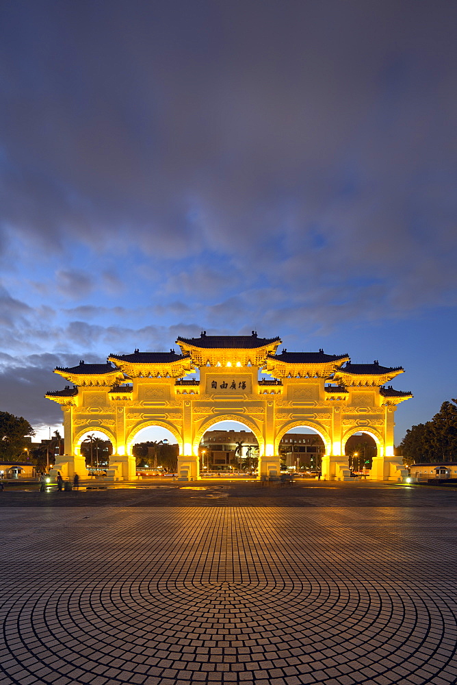 Freedom Square Memorial arch, Chiang Kaishek Memorial Grounds, Taipei, Taiwan, Asia