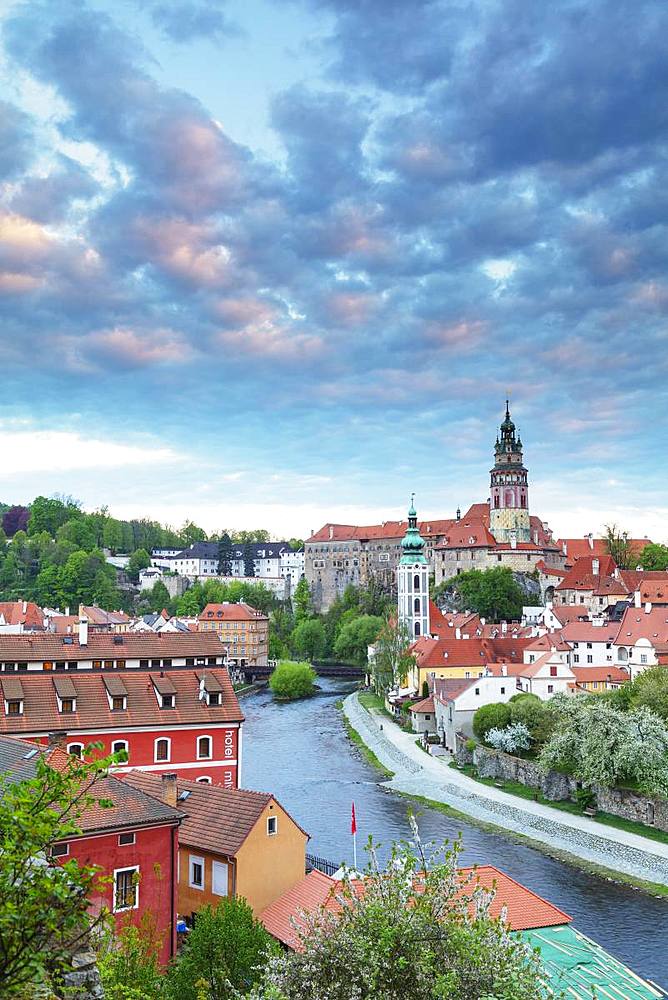 Cesky Krumlov Castle dating back to 1240, Cesky Krumlov, UNESCO World Heritage Site, South Bohemia, Czech Republic, Europe