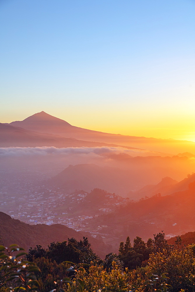 Sunset, Pico del Teide, 3718m, highest mountain in Spain, Teide National Park, UNESCO World Heritage Site, Tenerife, Canary Islands, Spain, Atlantic, Europe