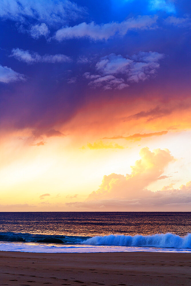 Sunset on Papohaku Beach, Molokai Island, Hawaii, United States of America, North America