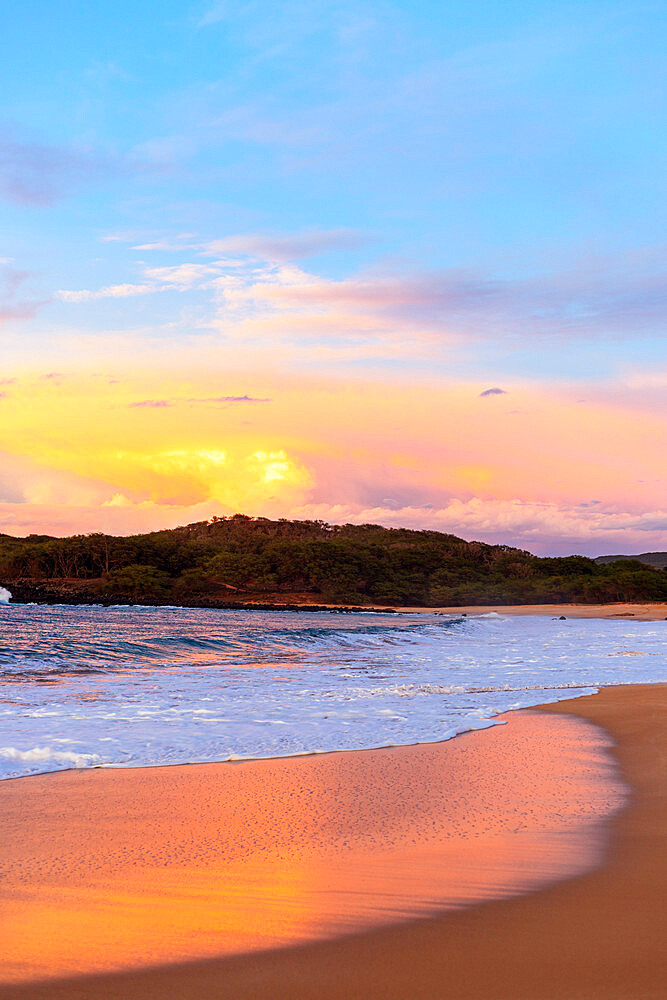 Sunset on Papohaku Beach, Molokai Island, Hawaii, United States of America, North America