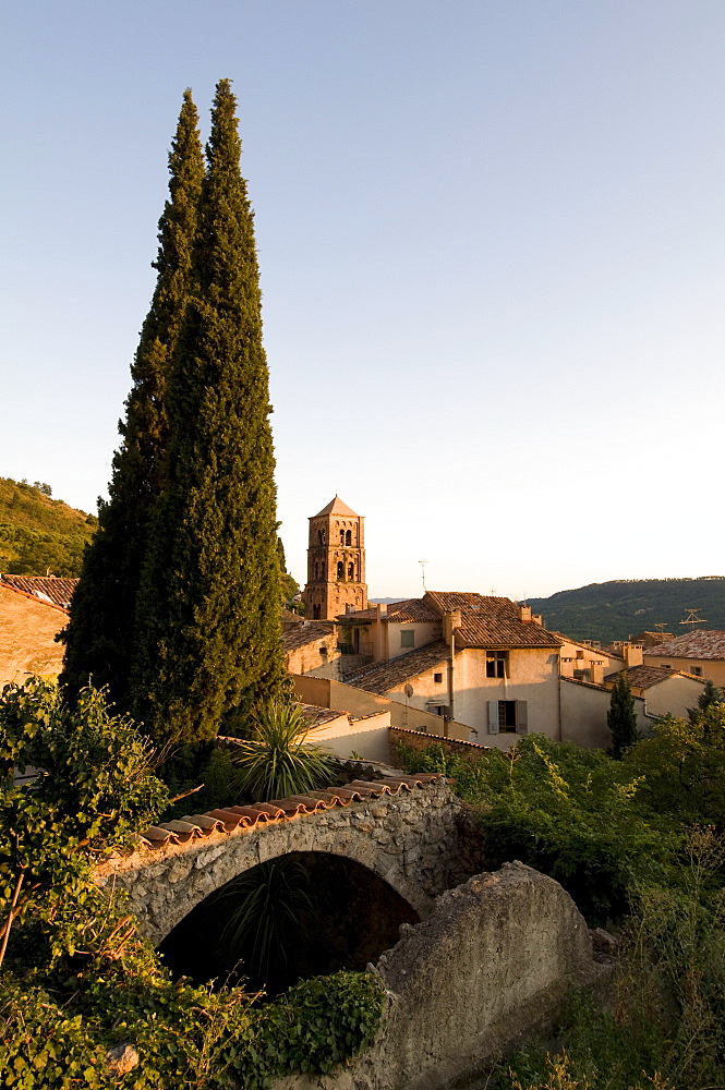 Moustiers-Sainte-Marie, Alpes-de-Haute-Provence, Provence, France, Europe