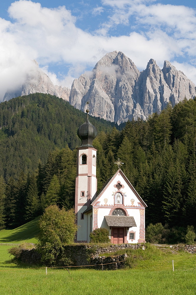 St. Johann Church, Funes Valley (Villnoss), Dolomites, Trentino Alto Adige, South Tyrol, Italy, Europe