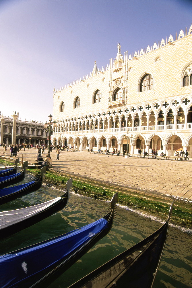 Gondolas in front of the Palazzo Ducale (Doge's [palace), Venice, UNESCO World Heritage Site, Veneto, Italy, Europe