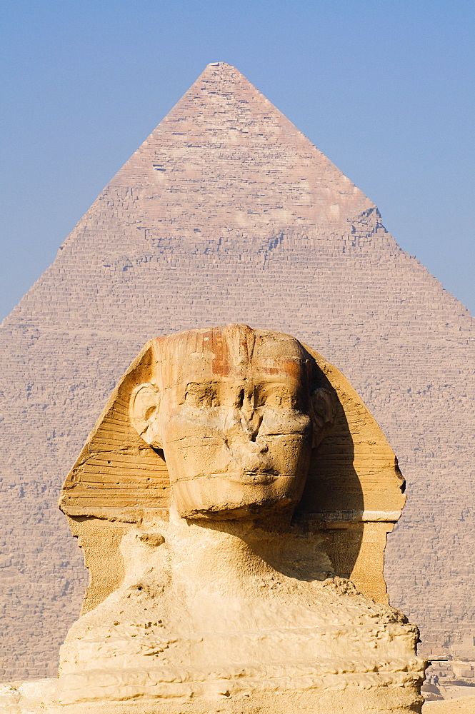 The Sphynx and the Pyramid of Khafre (Chephren), Giza, UNESCO World Heritage Site, near Cairo, Egypt, North Africa, Africa