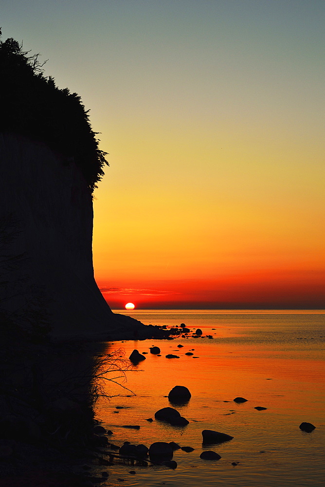 Sunrise at the chalk cliffs, Jasmund National Park, Ruegen Island, Mecklenburg-Vorpommern, Germany, Europe