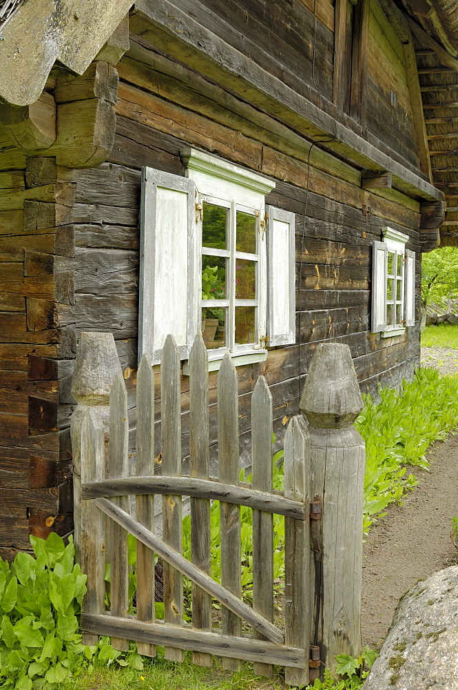 Traditional Lithuanian house from the Zemaitija region, Lithuanian Open Air Museum, Rumsiskes, near Kaunas, Lithuania, Baltic States, Europe