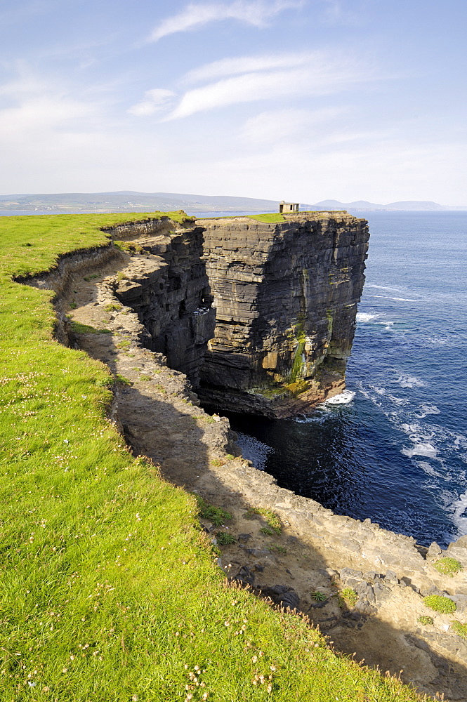 Cliffs at Downpatrick Head, near Ballycastle, County Mayo, Connacht, Republic of Ireland (Eire), Europe