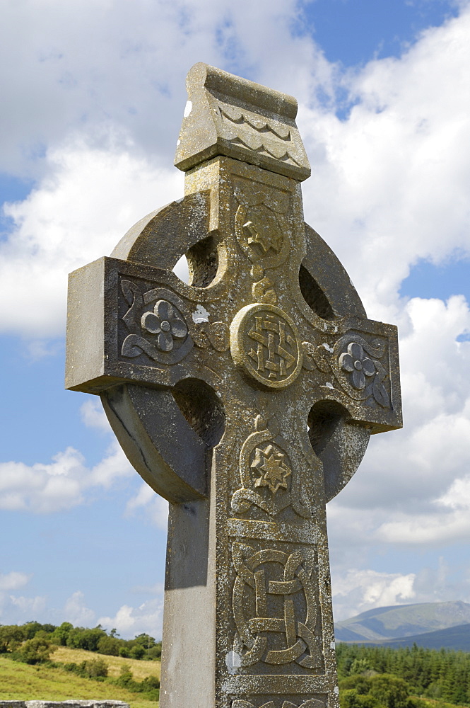 Celtic style cross, graveyard at Burrishoole Abbey, near Newport, County Mayo, Connacht, Republic of Ireland, Europe