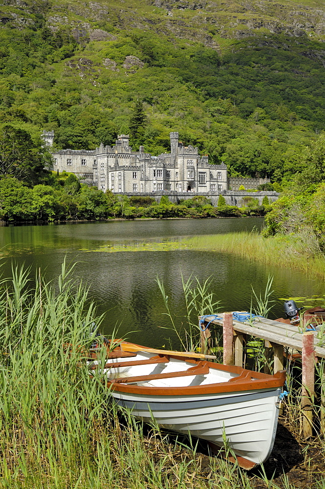 Kylemore Abbey, Connemara, County Galway, Connacht, Republic of Ireland, Europe