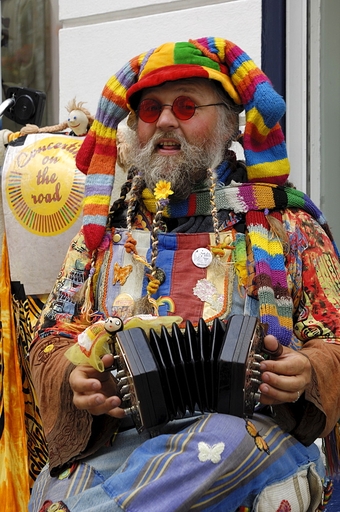 Colourful busker, Galway, County Galway, Connacht, Republic of Ireland, Europe