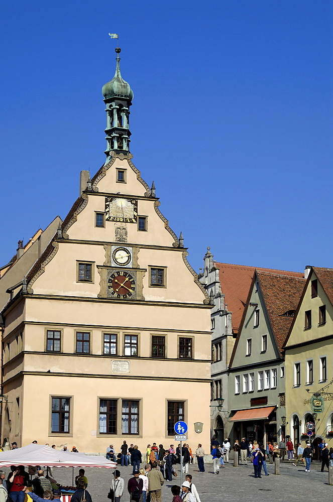 Ratstrinkstube (City Councillors Tavern) and town houses, Marktplatz, Rothenburg ob der Tauber, Bavaria (Bayern), Germany, Europe