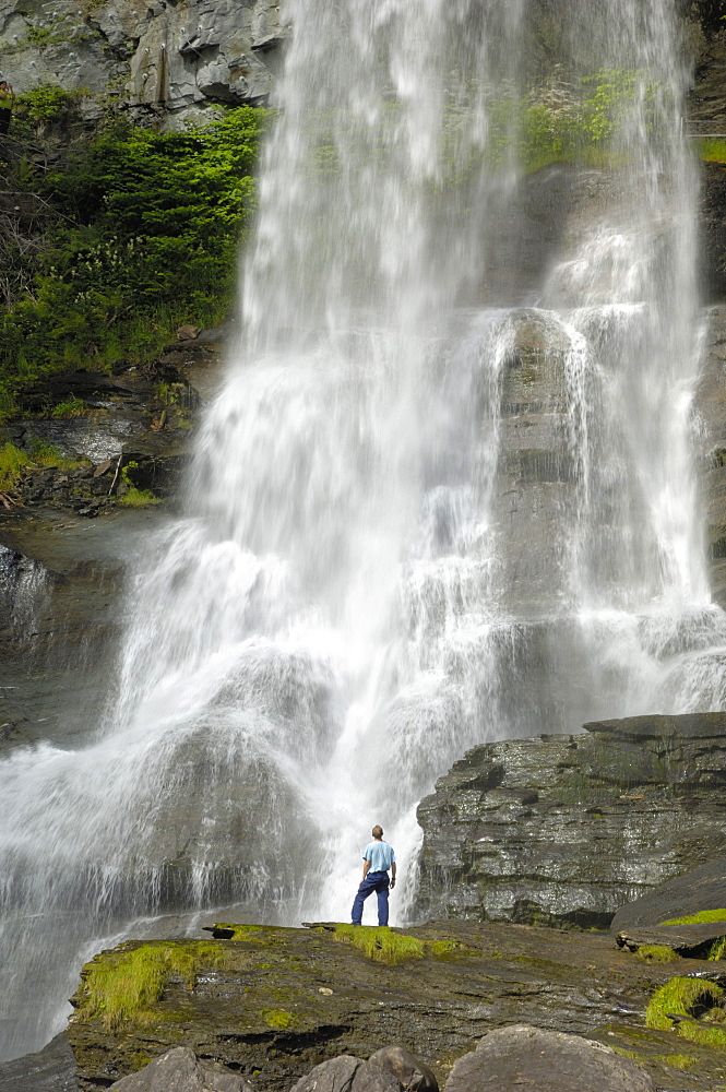 Steinsdalsfossen waterfall, near Norheimsund, Hordaland, Norway, Scandinavia, Europe