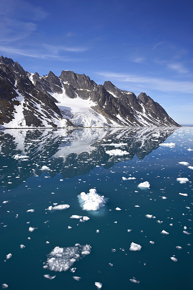 Fugle Fjord, Spitsbergen Island, Arctic, Norway, Europe