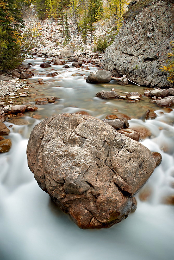 Boulder in the Astoria River, Jasper National Park, UNESCO World Heritage Site, Alberta, Rocky Mountains, Canada, North America