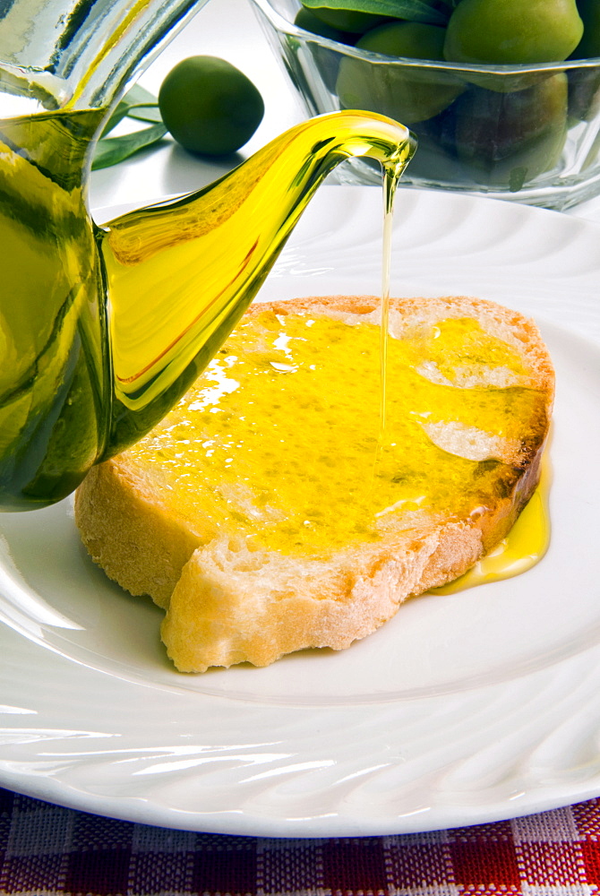 Bread and olive oil, Tuscany, Italy, Europe