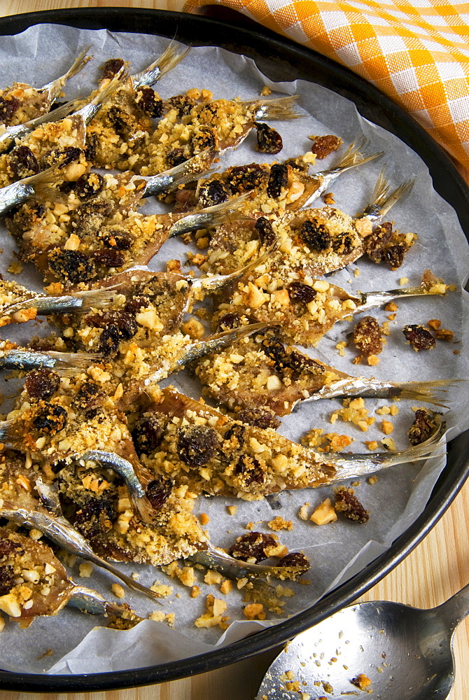 Sicilian style anchovies, with crushed almonds, raisin, grated bread, seeds of wild fennel, olive oil, pepper, cooked in the oven, Sicily, Italy, Europe