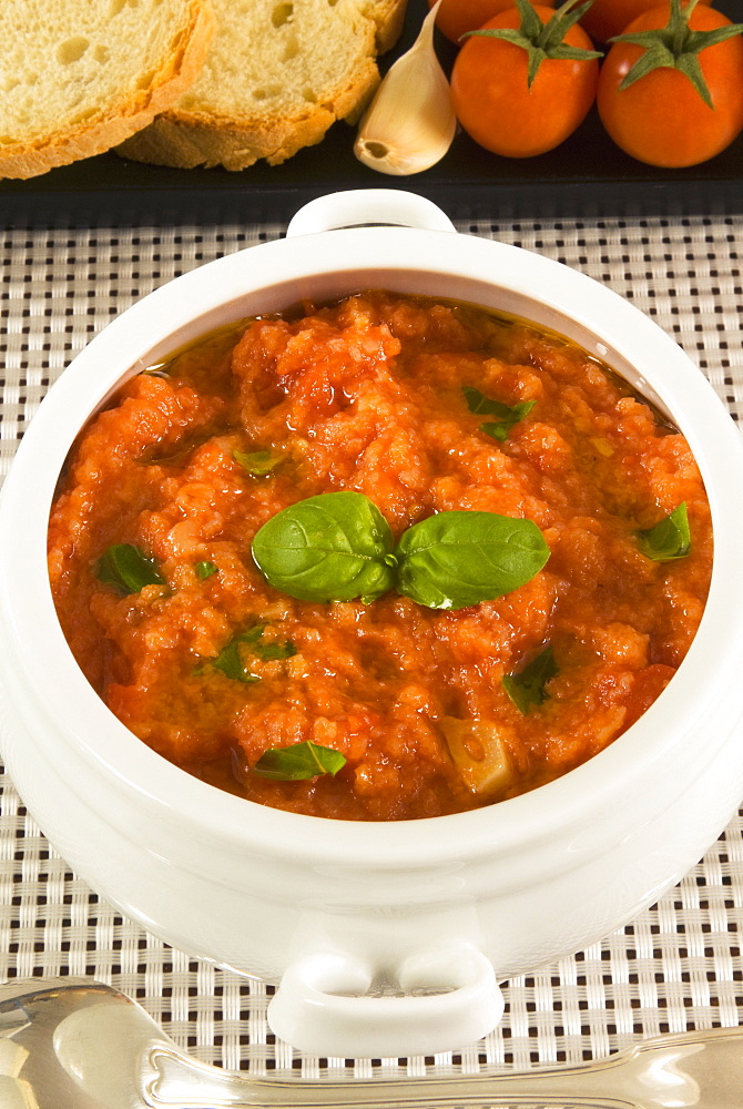 Tuscan Pappa al pomodoro, Tuscan bread-and-tomato porridge, Tuscany, Italy, Europe