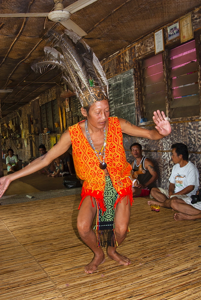 Iban man dancing, Mengkak Iban Longhouse, Batang Ai National Park, Sarawak, Malaysian Borneo, Malaysia, Southeast Asia, Asia