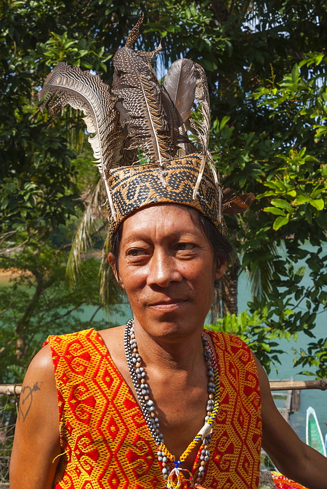 Iban man, Mengkak Iban Longhouse, Batang Ai National Park, Sarawak, Malaysian Borneo, Malaysia, Southeast Asia, Asia