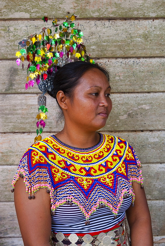 Iban woman, Mengkak Iban Longhouse, Batang Ai National Park, Sarawak, Borneo, Malaysia, Southeast Asia, Asia