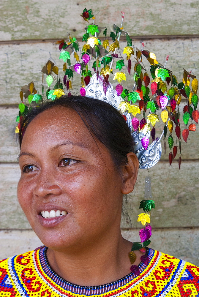 Iban woman, Mengkak Iban Longhouse, Batang Ai National Park, Sarawak, Borneo, Malaysia, Southeast Asia, Asia