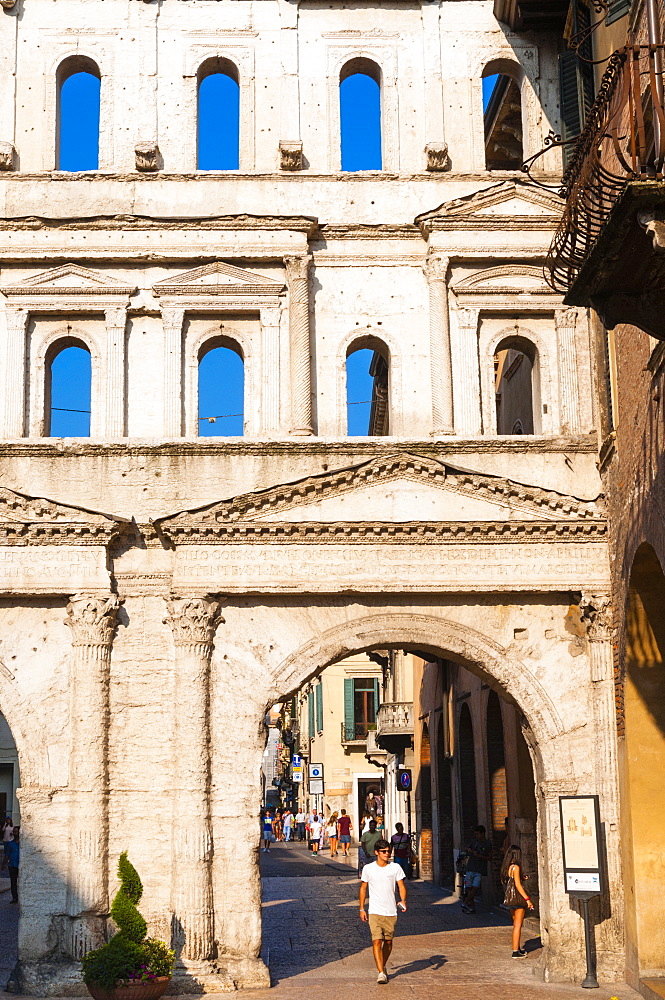 External facade of Porta Borsari dating from 50 BC, Verona, UNESCO World Heritage Site, Veneto, Italy, Europe