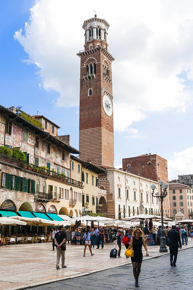 Torre dei Lamberti, Piazza delle Erbe, Verona, UNESCO World Heritage Site, Veneto, Italy, Europe