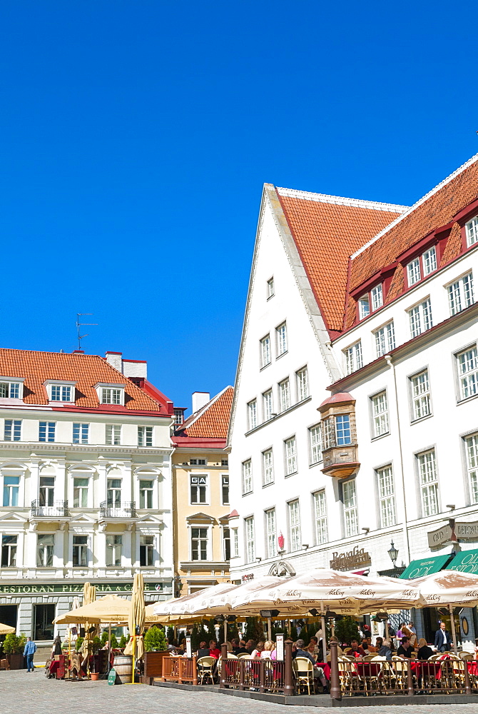 Raekoja Plats (Town Hall Square), Old Town of Tallinn, UNESCO World Heritage Site, Estonia, Baltic States, Europe