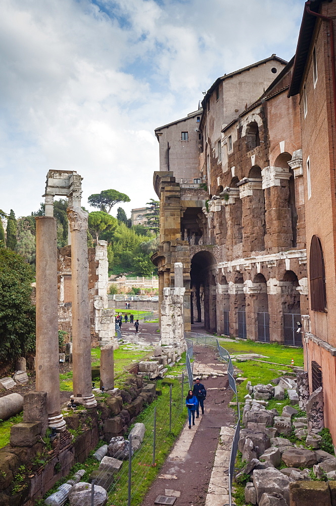 Theatre of Marcellus right, ruins of Temple of Apollo Sosiano, UNESCO World Heritage Site, Rome, Lazio, Italy, Europe